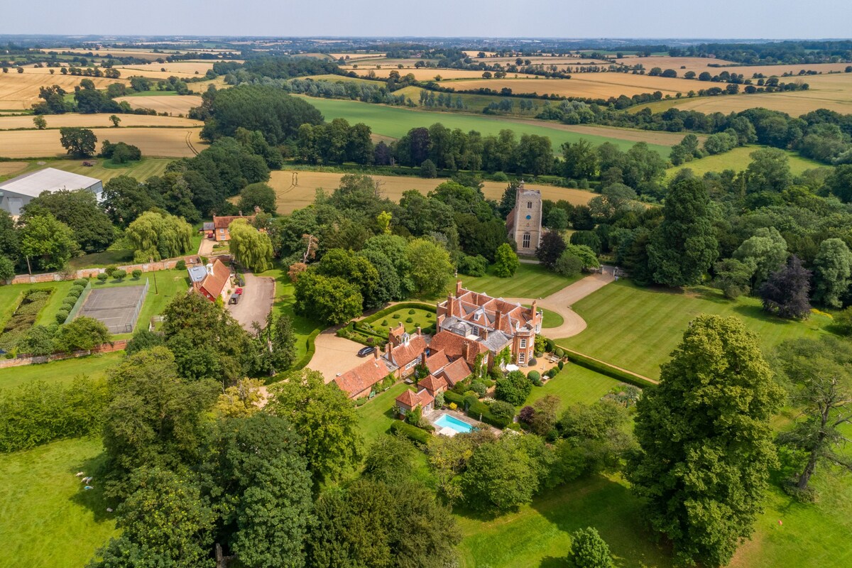 Belchamp Hall Coach House, in large country estate