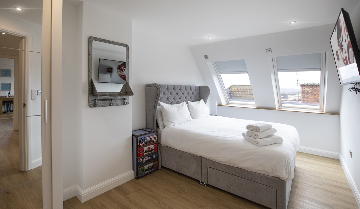 Serviced Penthouse Apartment in Old Town Swindon