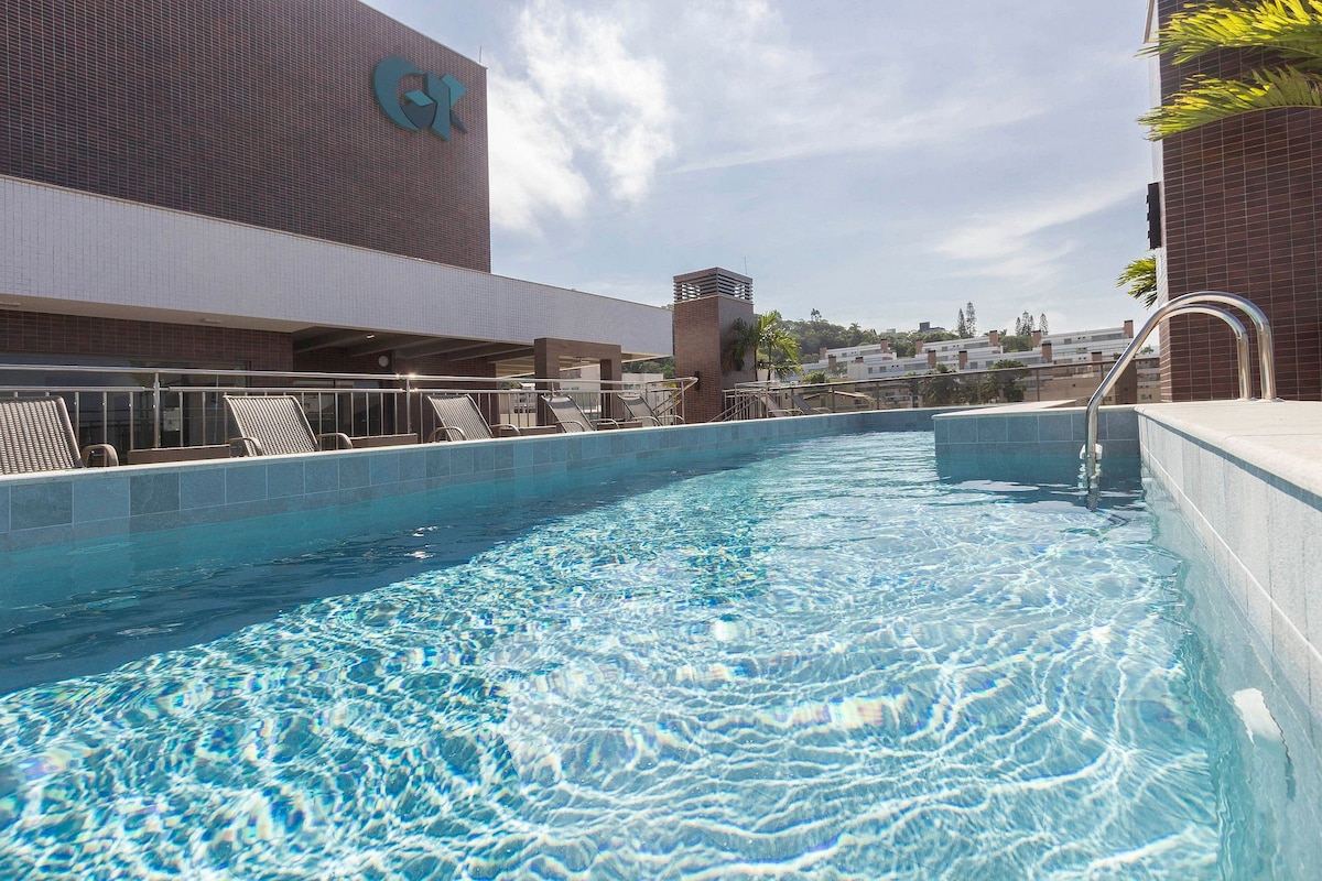 Porto Madero 204 -公寓距离Bombinhas海滩180米-泳池和学院屋顶- 6个Hospedes