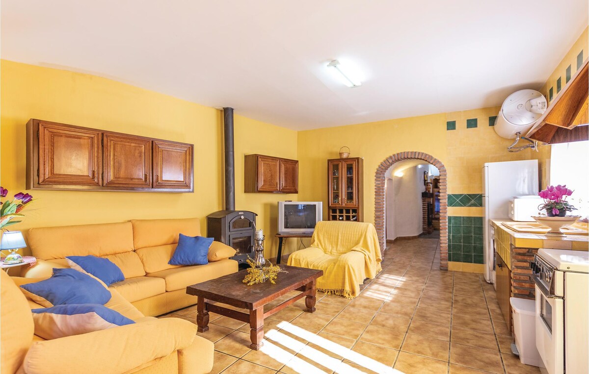 Cozy home in Cuevas del Campo with WiFi