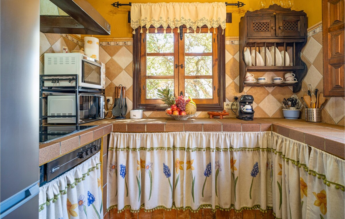 Amazing cottage in Algatocín with kitchen
