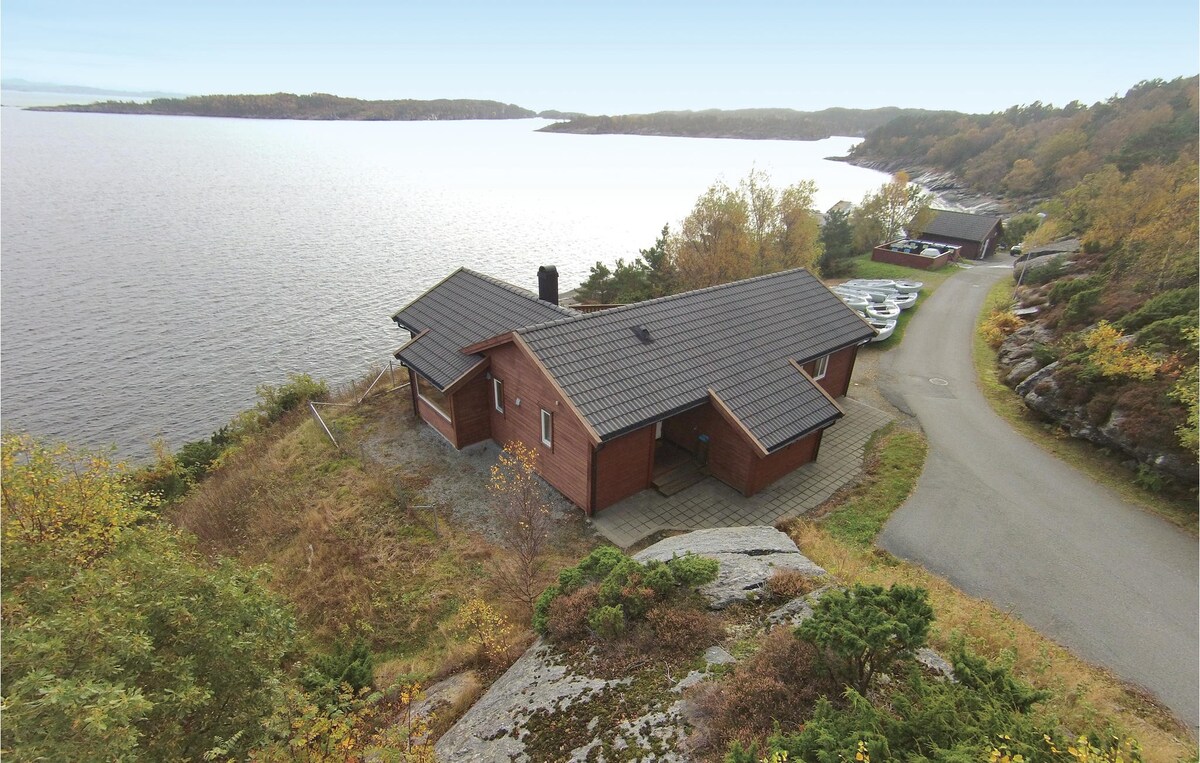 Lovely home in Nedstrand with sauna