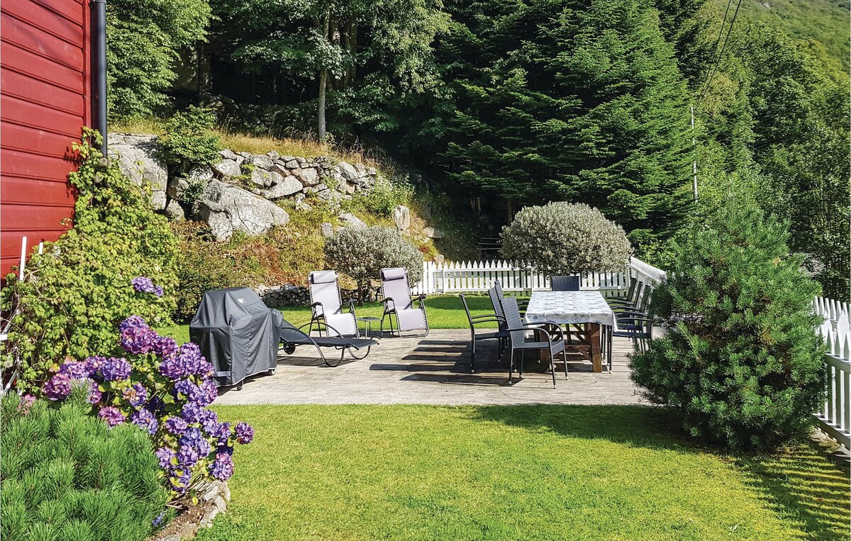 Stunning home in Farsund with 4 Bedrooms and WiFi
