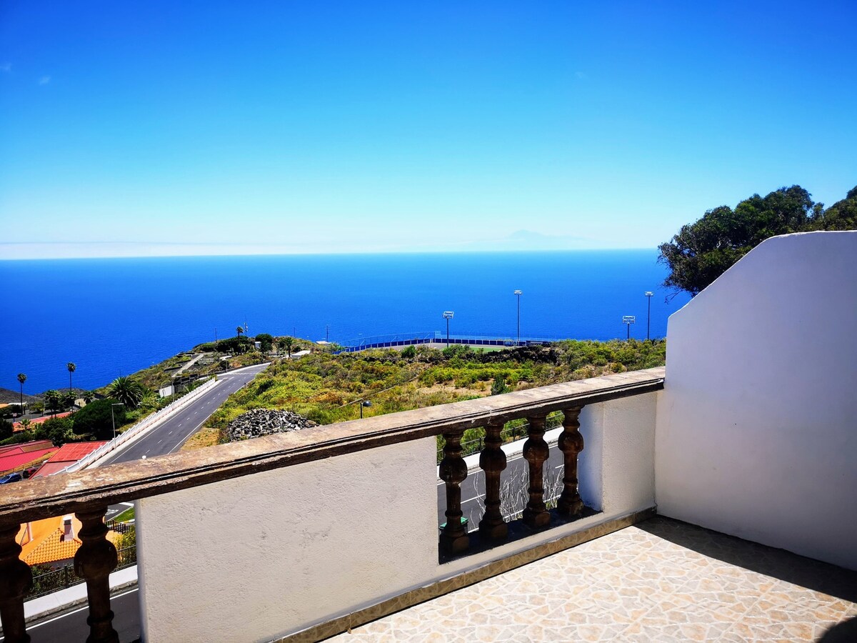 VV Mirador Isla Bonita with Terrace and Sea Views