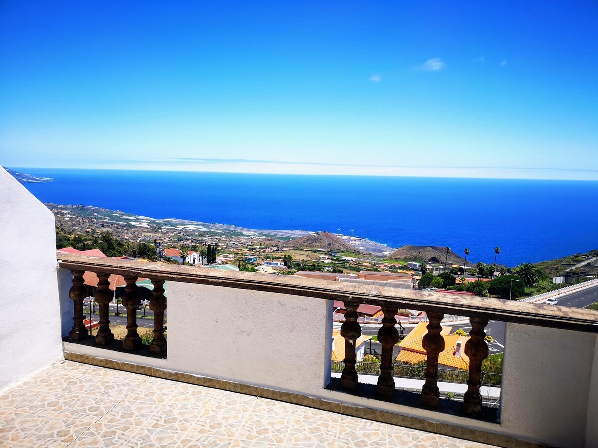 VV Mirador Isla Bonita with Terrace and Sea Views