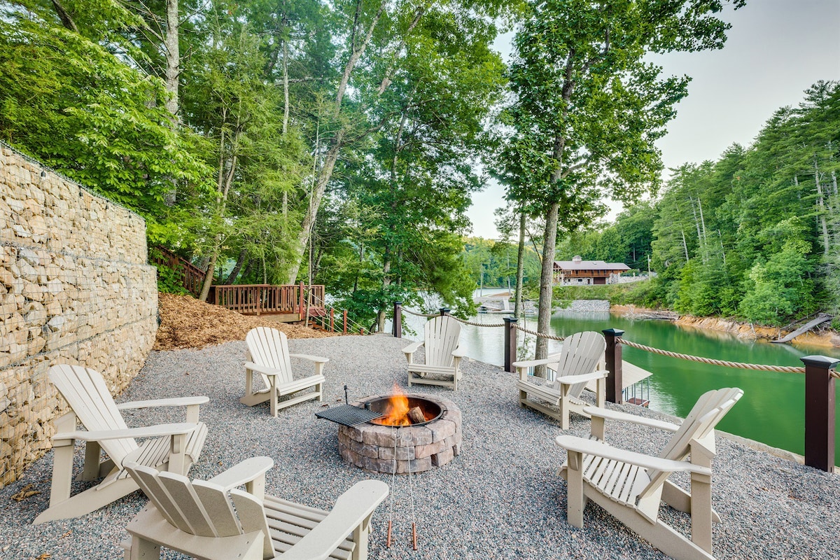 Skipping Stones Getaway Private Dock and Hot Tub a