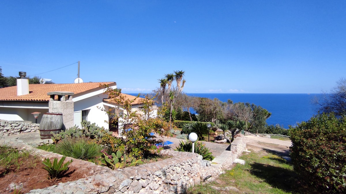 Villa Resta -宽敞的花园和海景