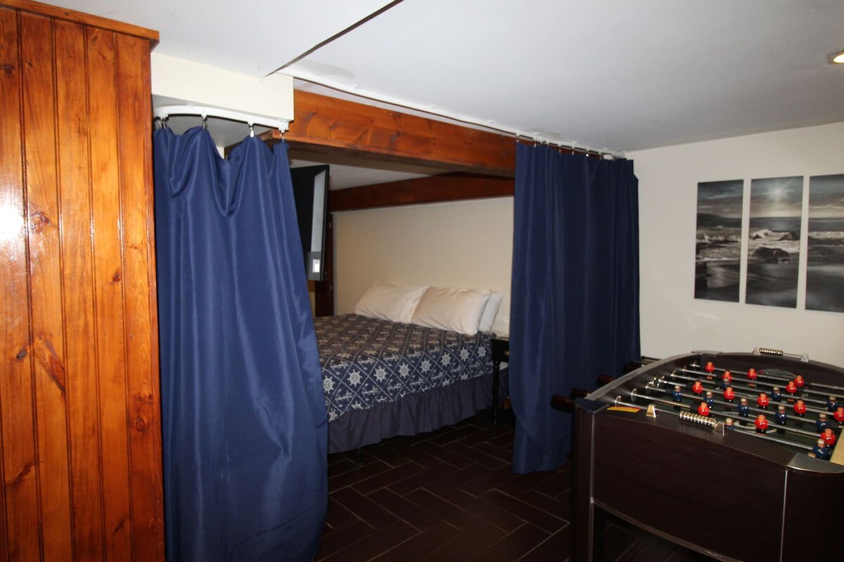 Captain's Stateroom - A Goodyear Lake hideaway