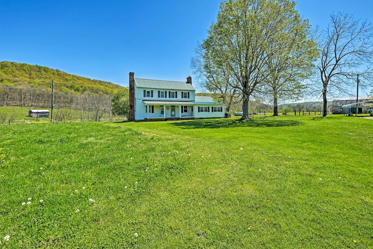 Renovated KY Farmhouse Retreat w/ Pasture Views!