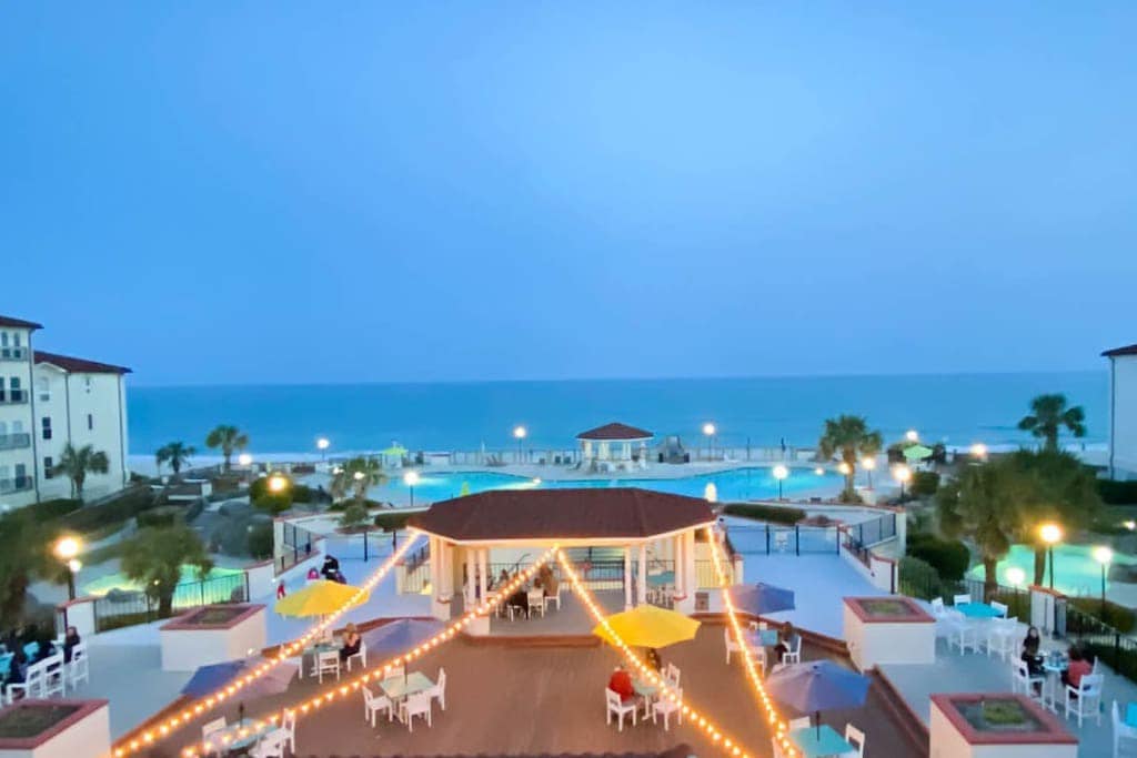 卡普里亚尼别墅度假村（ Oceanfront 2 bdrm Villa Capriani Resort ） ，包括迷人的景观和豪华床上用品！最少3晚！