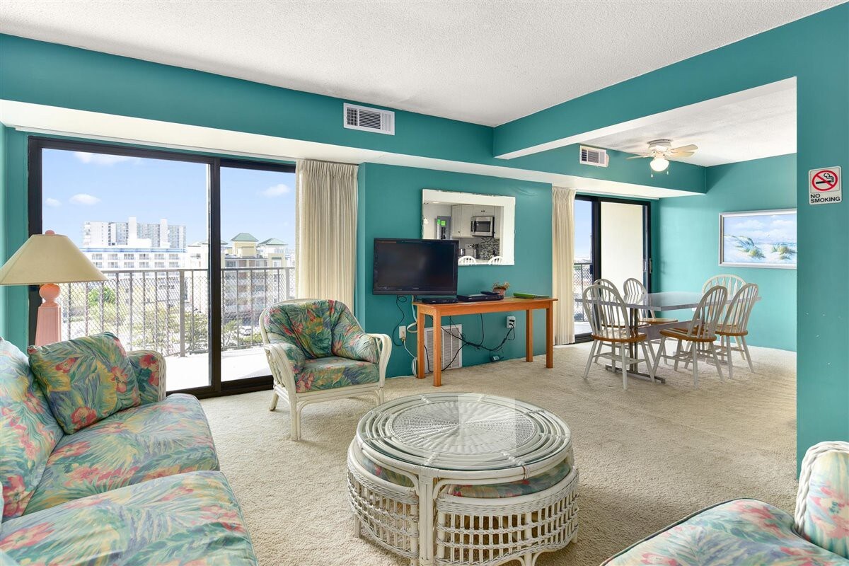 2 Bedroom with ocean view and outdoor pool!