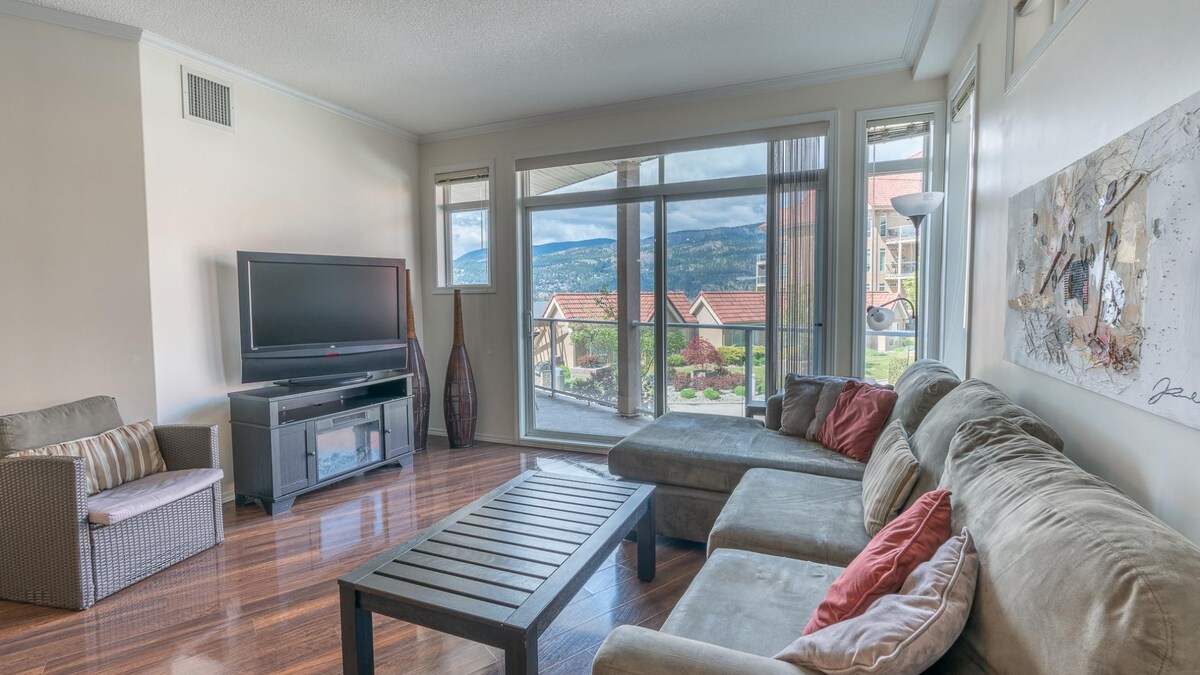 Two Bed Two Bath Two Pools Downtown Kelowna #449