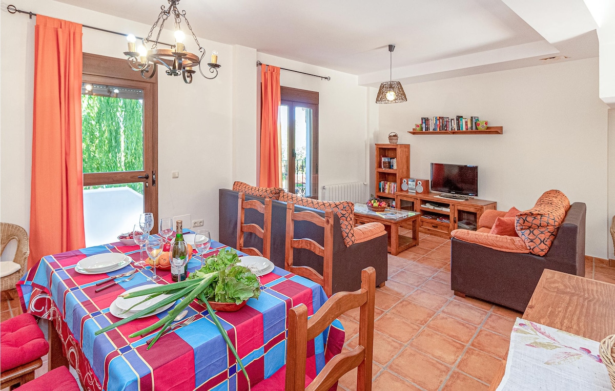 Gorgeous home in Montecorto with WiFi