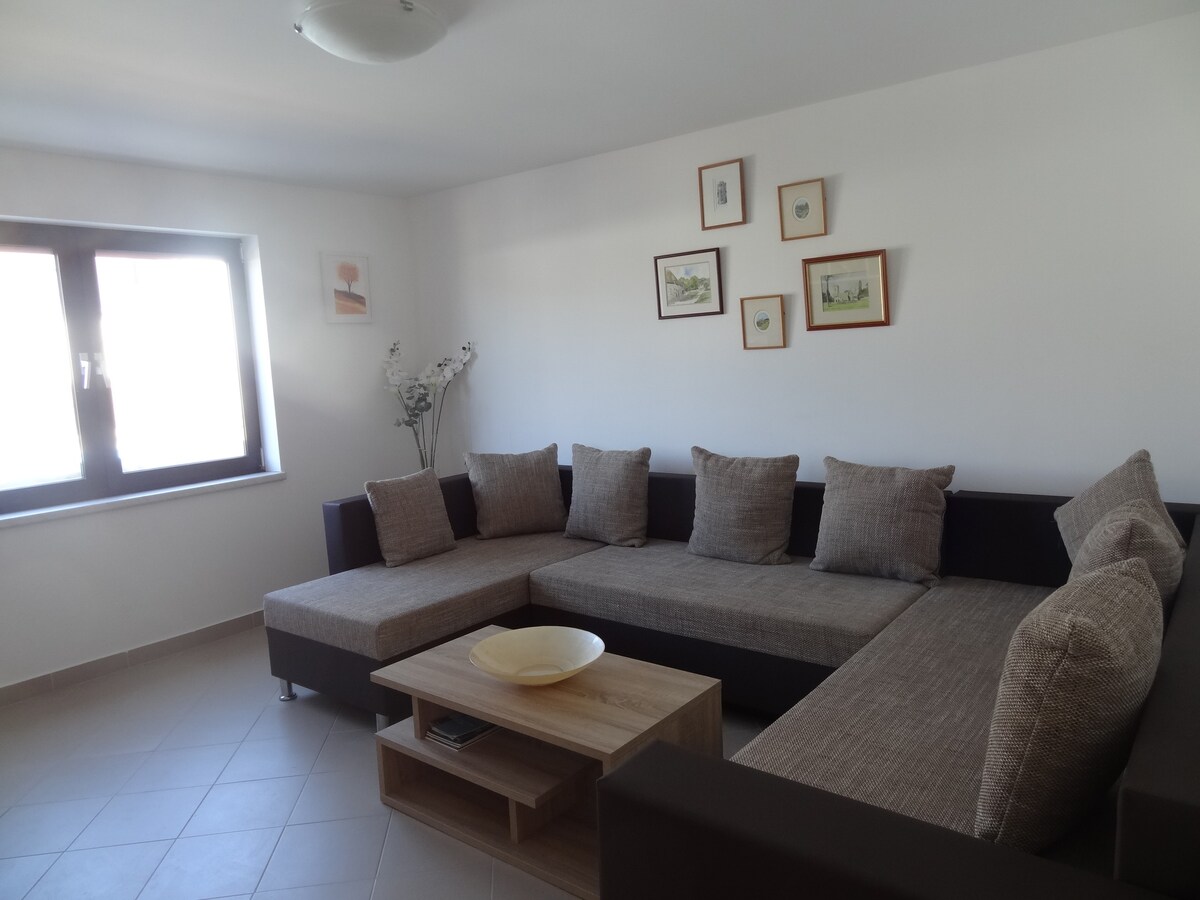 Ilsad apartment. Apartment with pool 80 meters fro