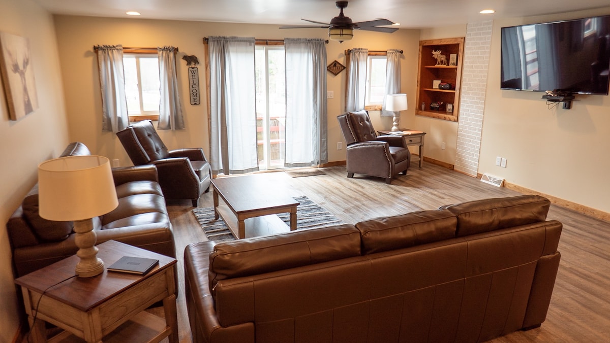 Falls Overlook Lodge | 6BR ,2BA, Hot Tub, in Ohiopyle