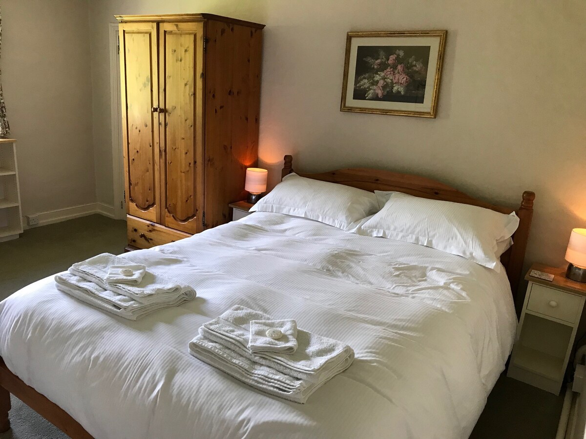 King Size Bed with Ensuite at Manor Farm