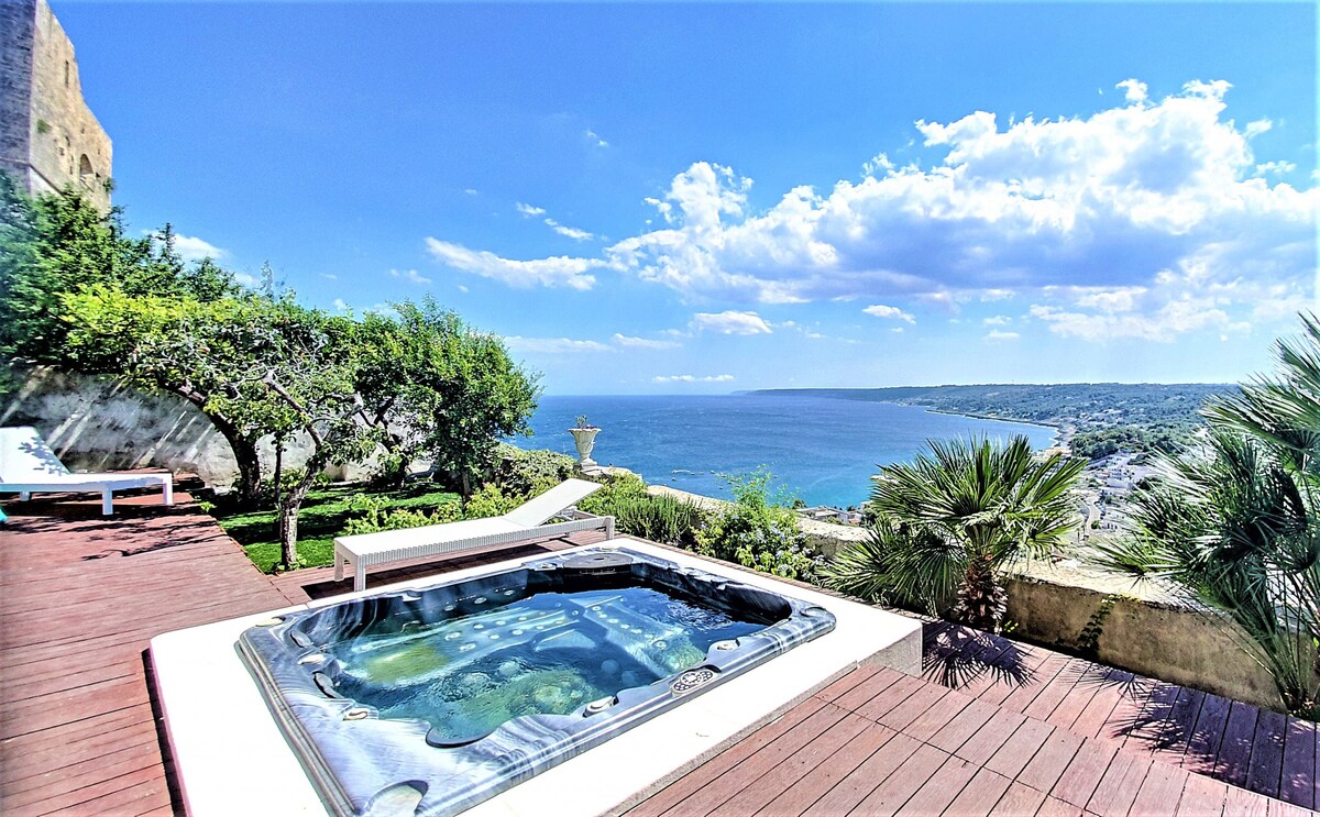 Outdoor jacuzzi in old town w/ fantastic sea view