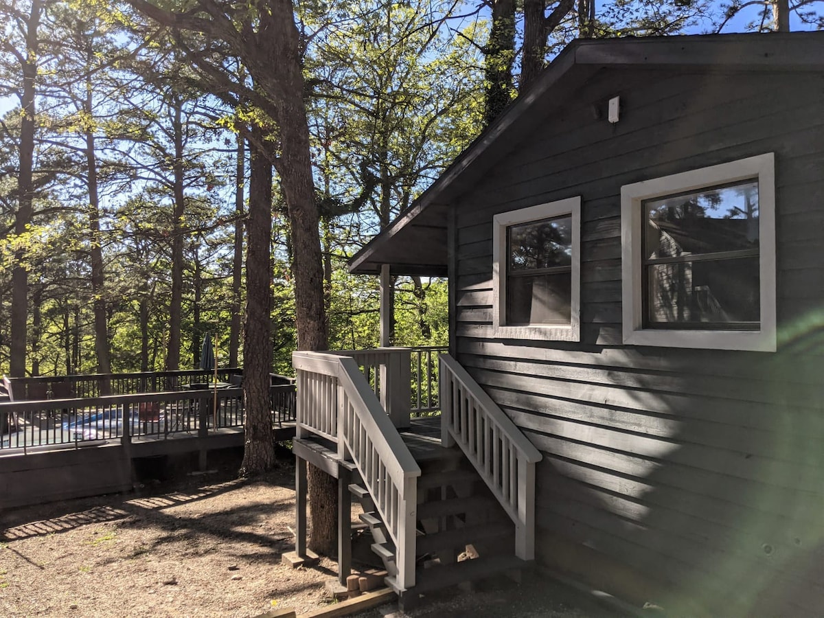 Loblolly Pines CenterPoint Camp House with Hot Tub