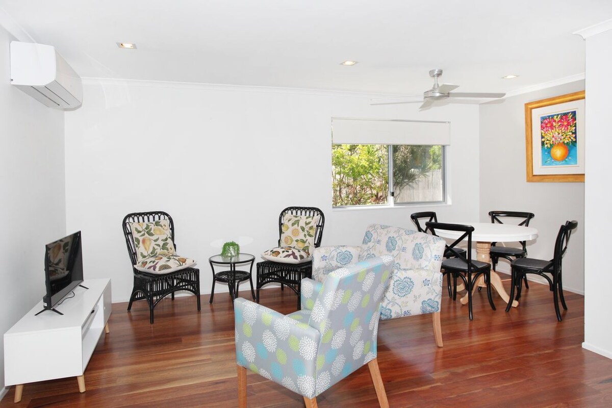 Arlington  - Two Bedroom Unit, close to the beach