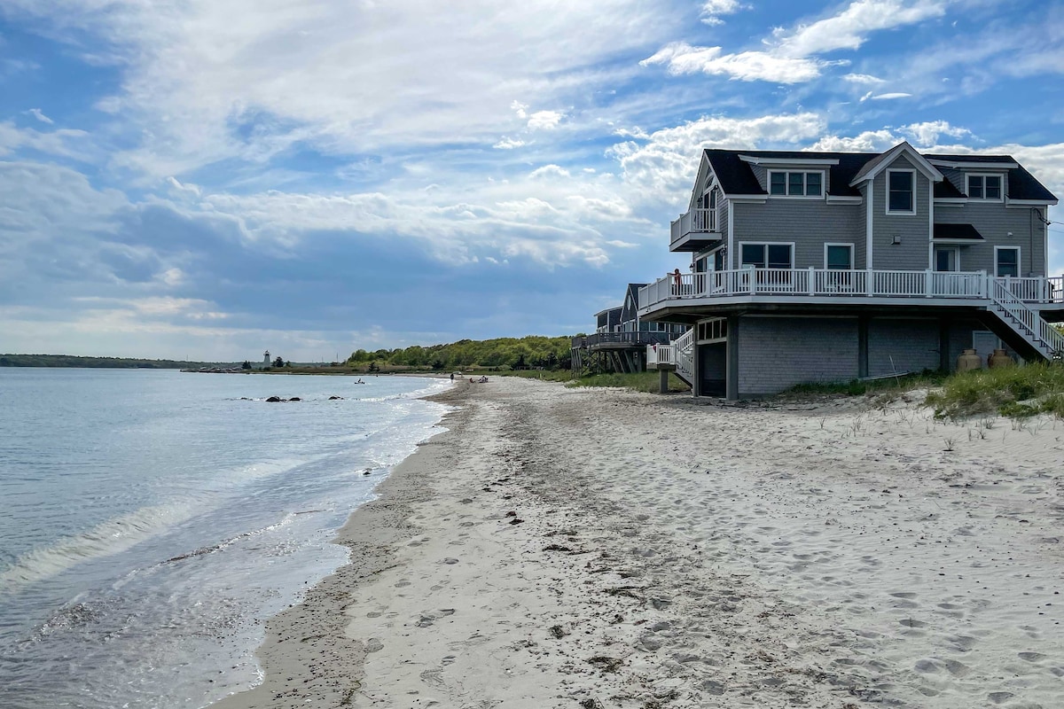 Sunny Beach House Getaway - Steps From Water!