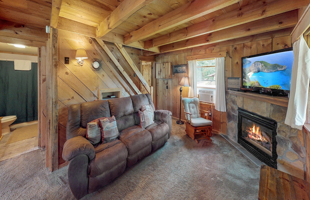 Rough Cut Lodge的Pine Cabin