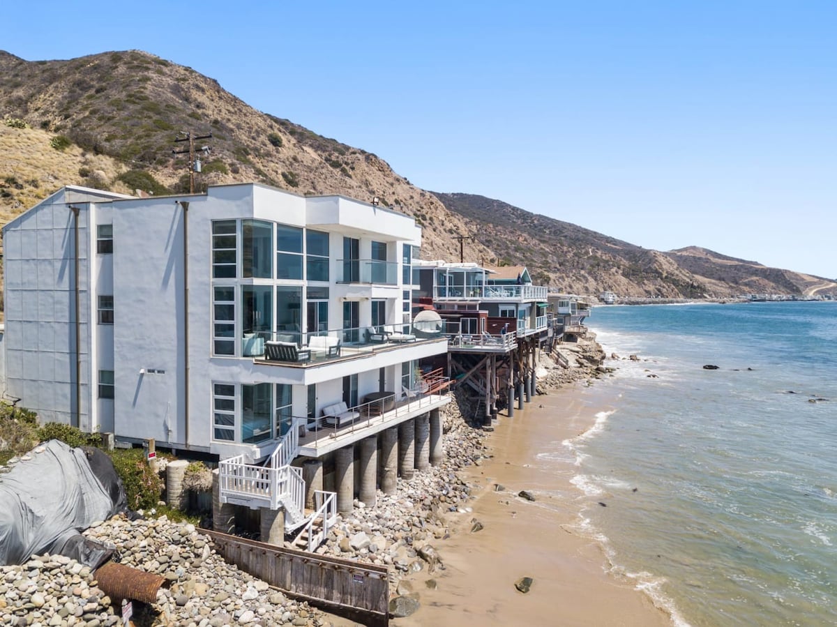 Villa Bahia | Beachfront in Malibu Sleeps 8