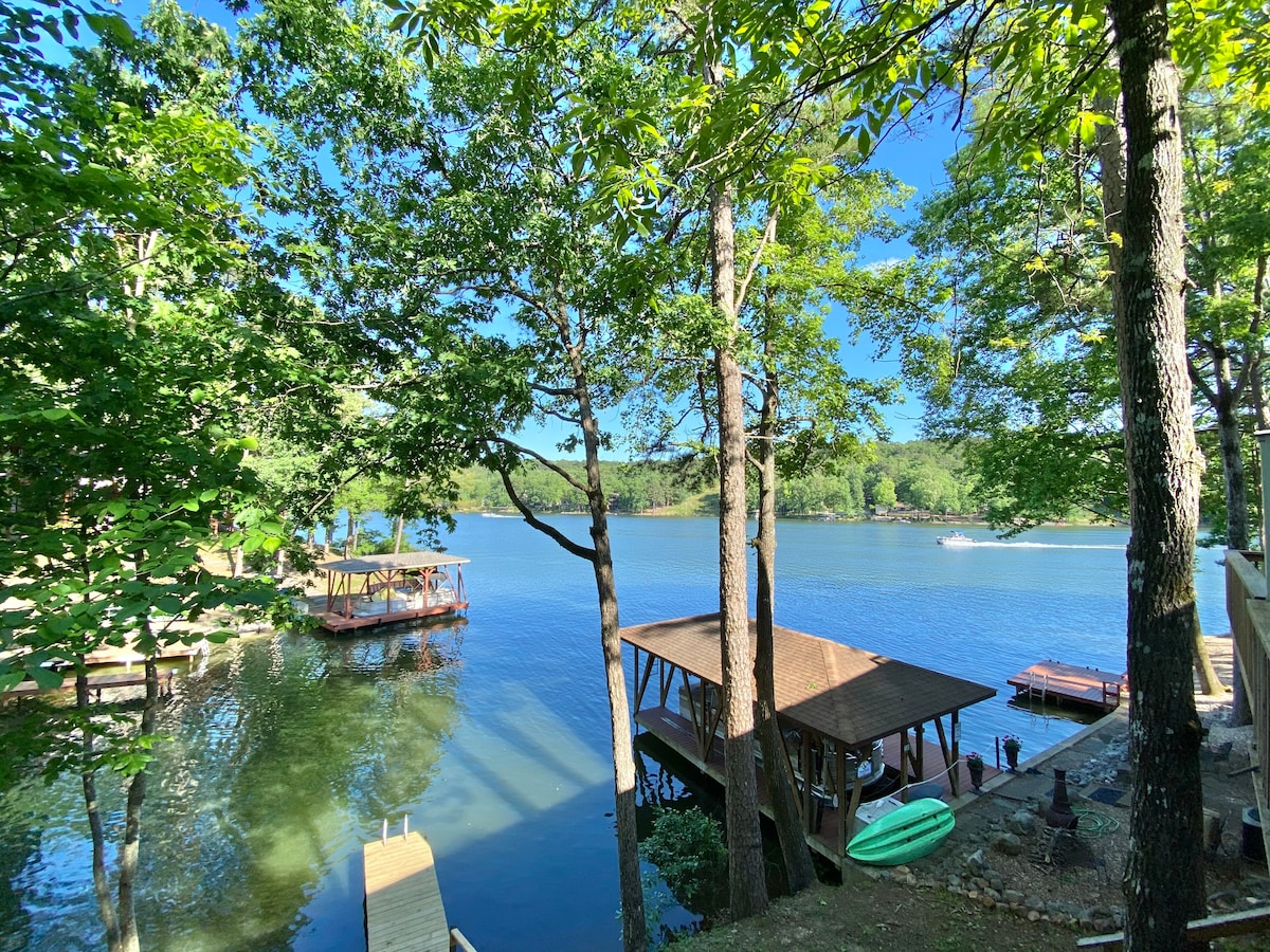 Cozy Lake Desoto Townhome Pet Friendly