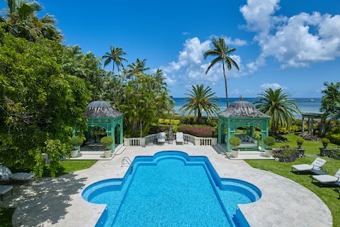 Glamorous Beachfront Estate - Leamington
