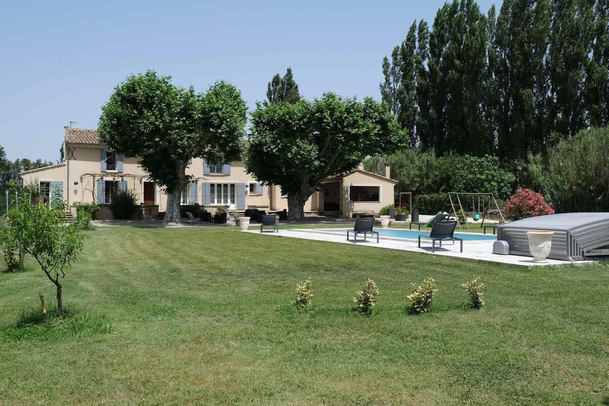 typical provencal mas with heated pool, 10 people,