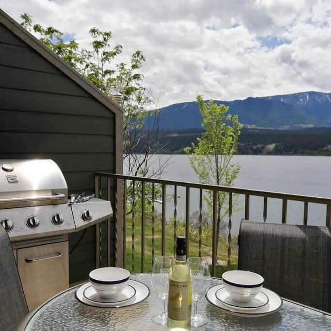 Lakefront 2bdr/3bed Mountain View Property w/Beach
