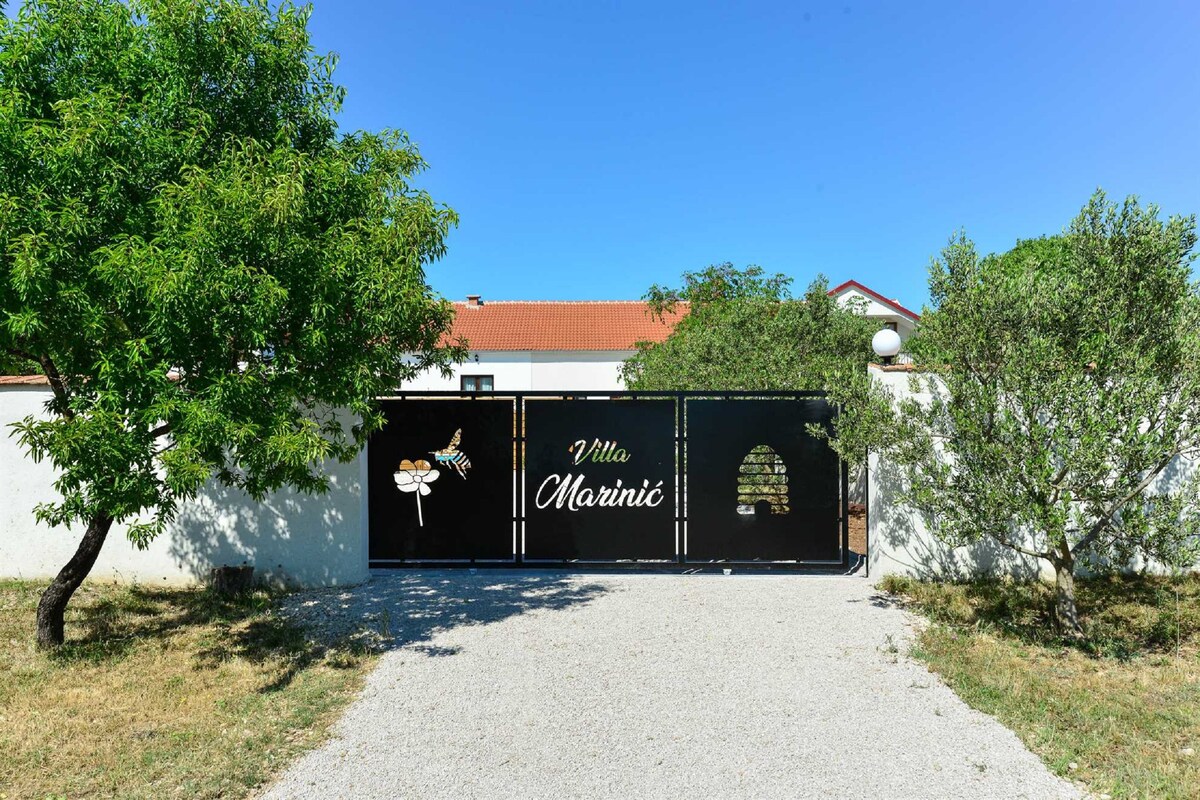 Villa Marinić with heated pool and entertainment r