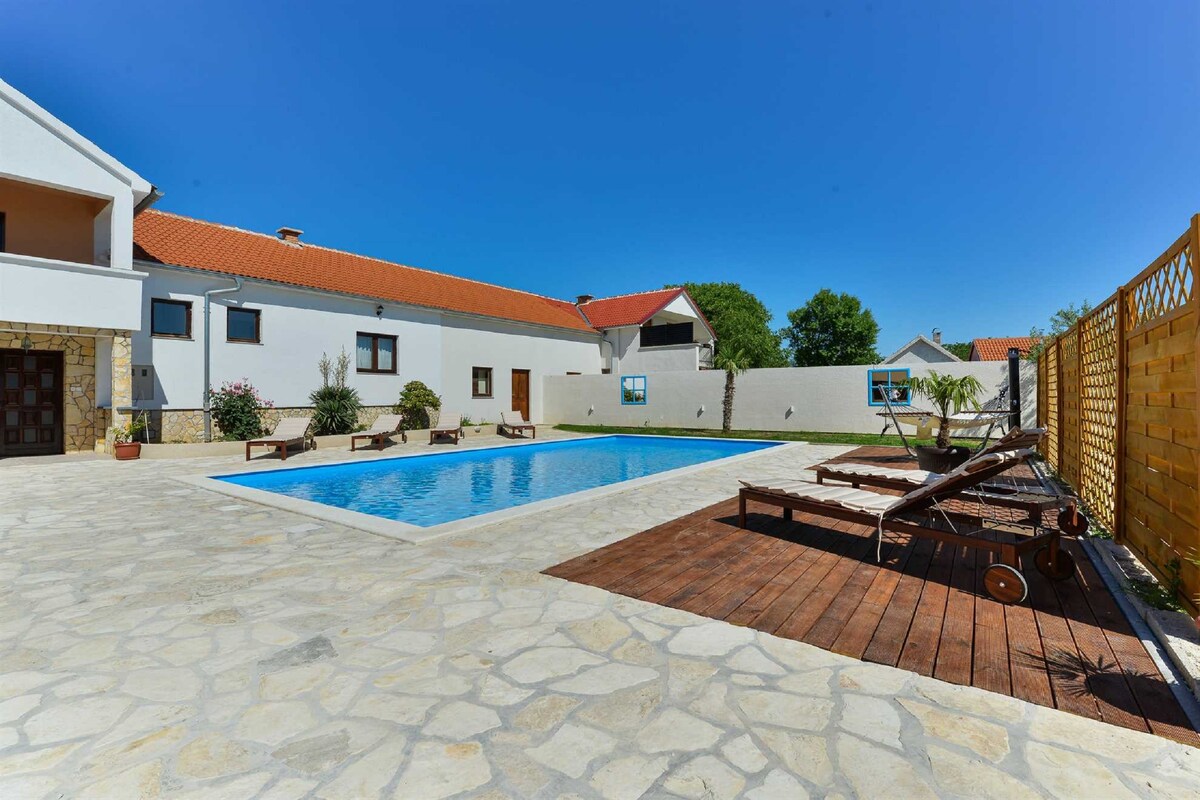 Villa Marinić with heated pool and entertainment r