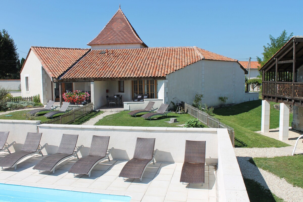 Le Cerisier, Longeveau (golf, tennis, pools, bar)