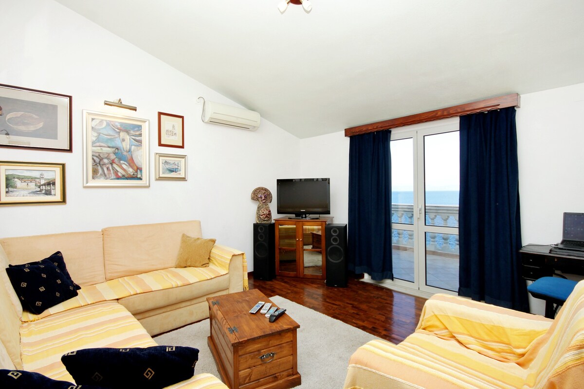 A-544-c Two bedroom apartment near beach