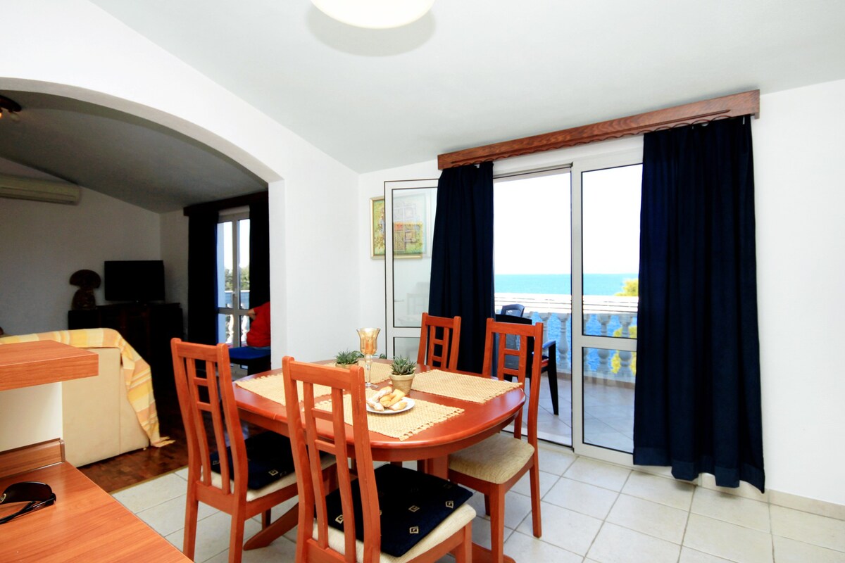 A-544-c Two bedroom apartment near beach