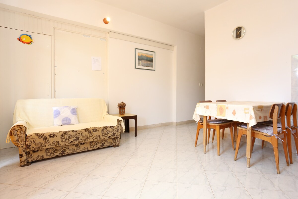 A-284-a Two bedroom apartment near beach Luka