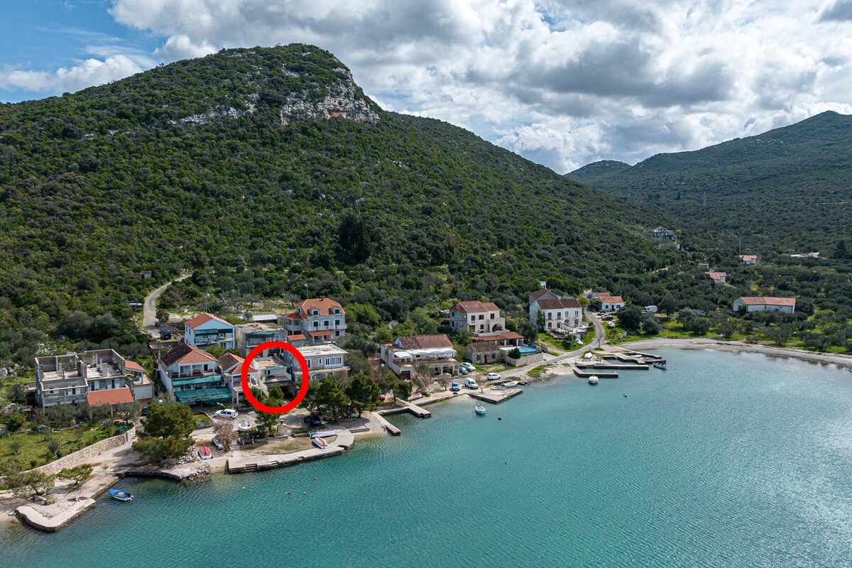 A-284-a Two bedroom apartment near beach Luka