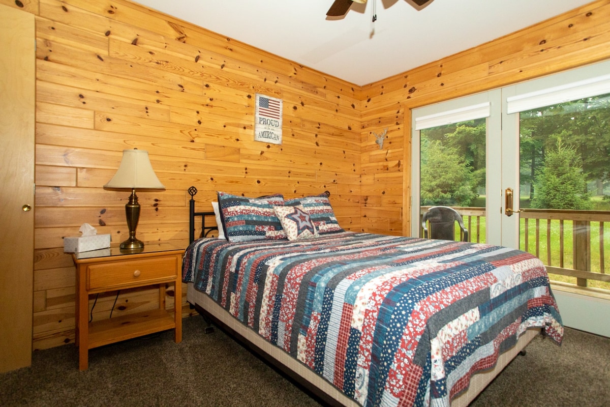 2418 - Grand Log Cabin Home within Beaver Creek Resort