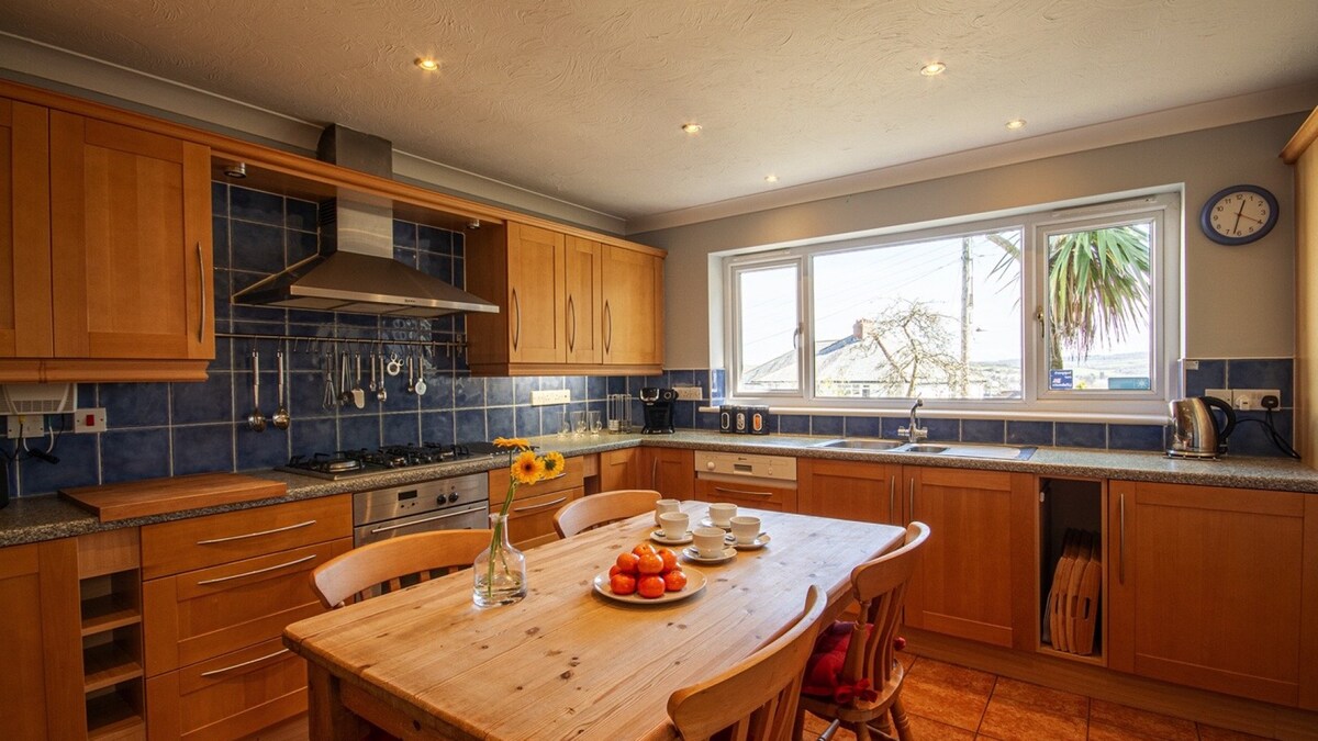 Orchard House, a spacious detached property on the edge of Wadebridge town and near the camel trail