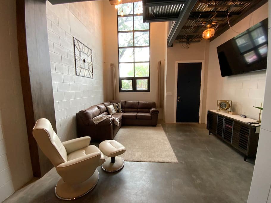 Industrial Townhome in Heart of Ybor and Downtown