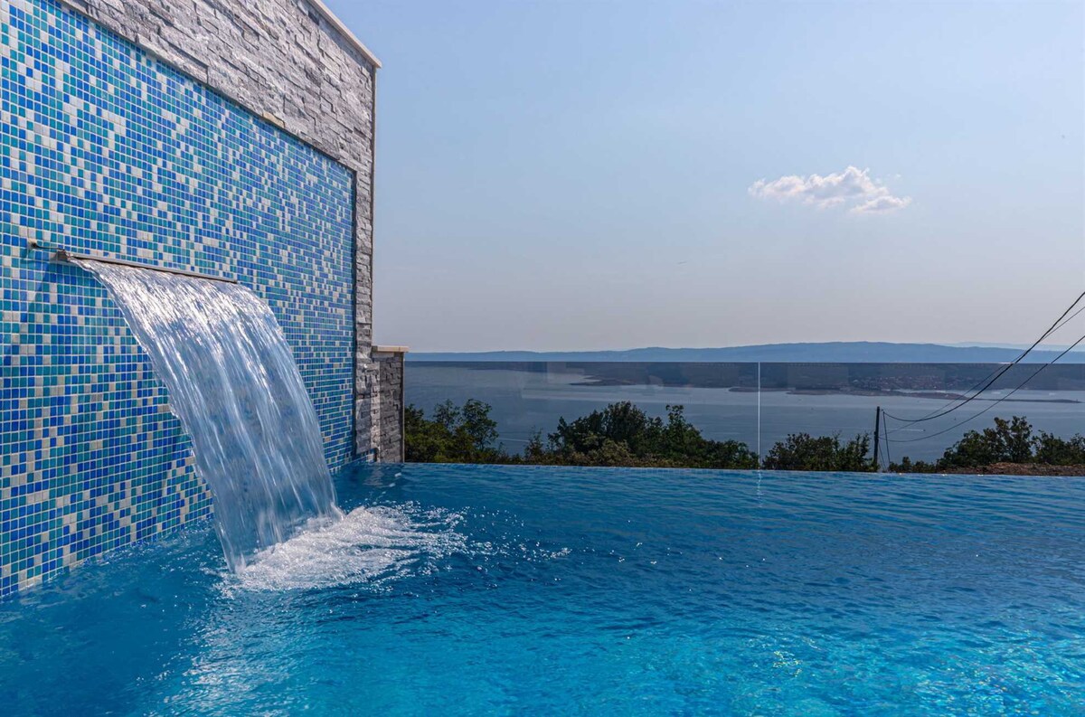 Luxury Villa Cesarea with Pool