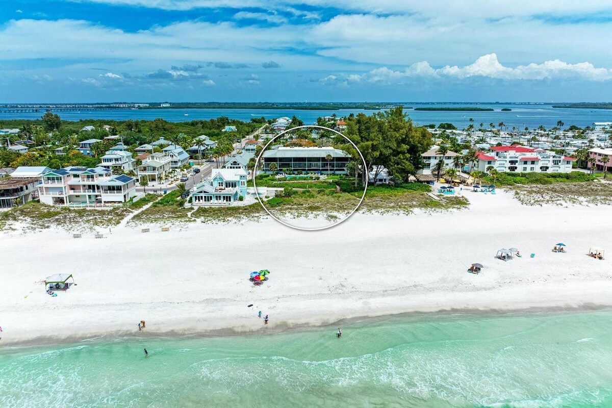 Sunset Beach 102: Gulf Front, On the Beach, Pool