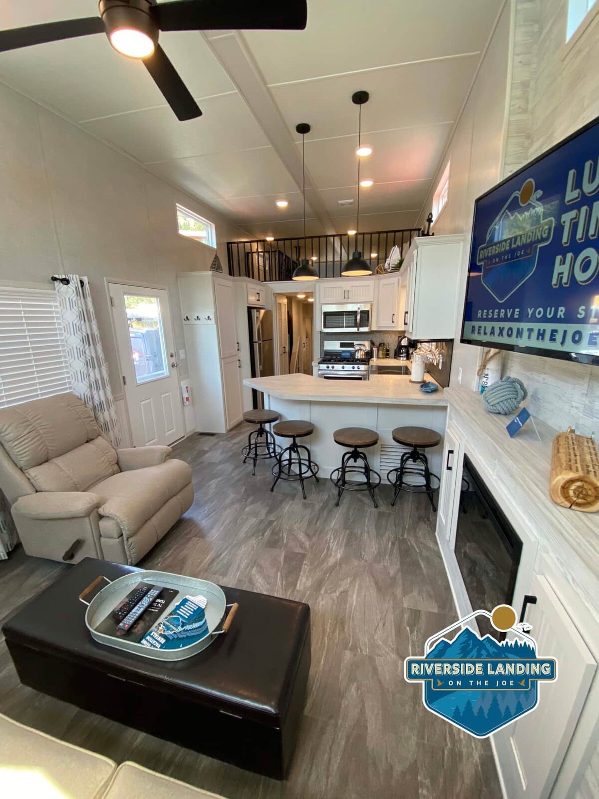 Mica Luxury Tiny Home 3在Riverside Landing