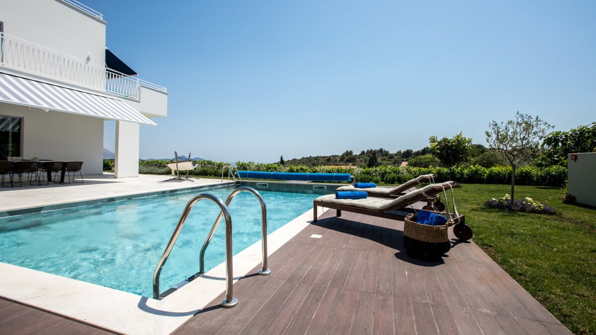 Unique Villa With Pool And Mediterranean Gardens