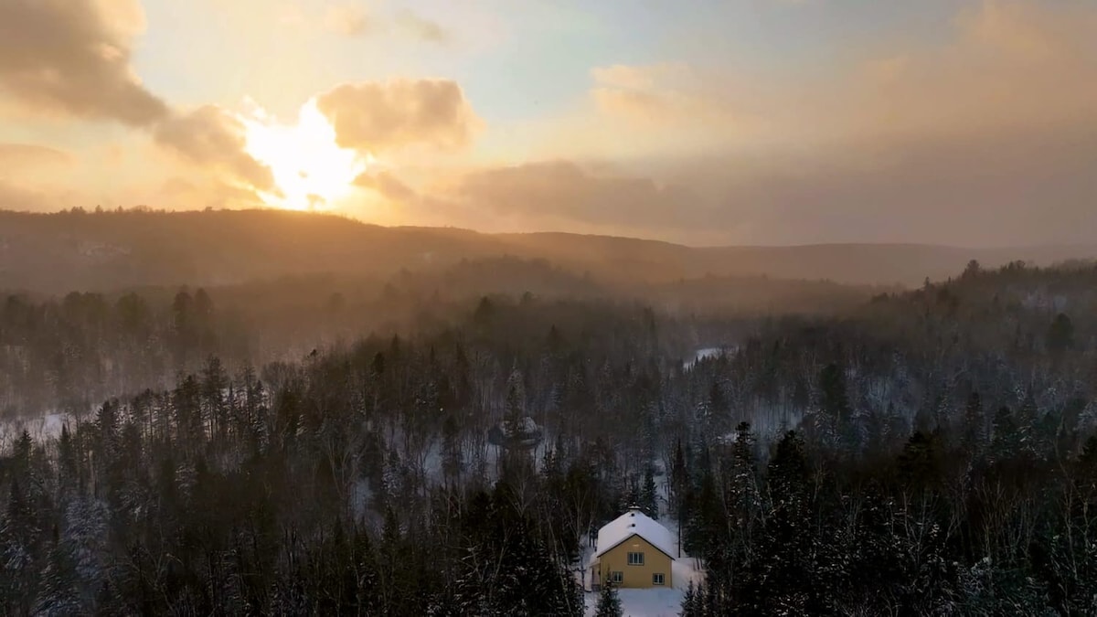 美丽的度假木屋，靠近Tremblant ，提供热水浴缸