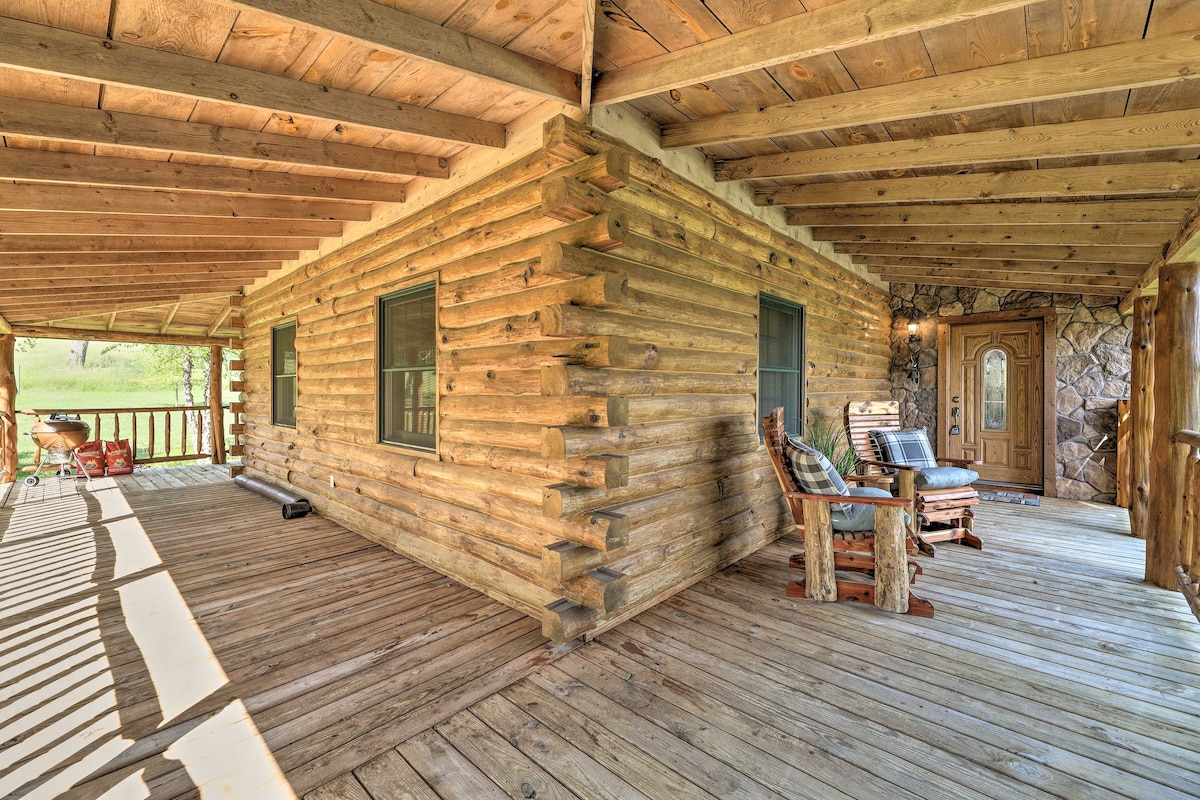 Eureka Springs Area Cabin w/ Deck + 7 Acres!