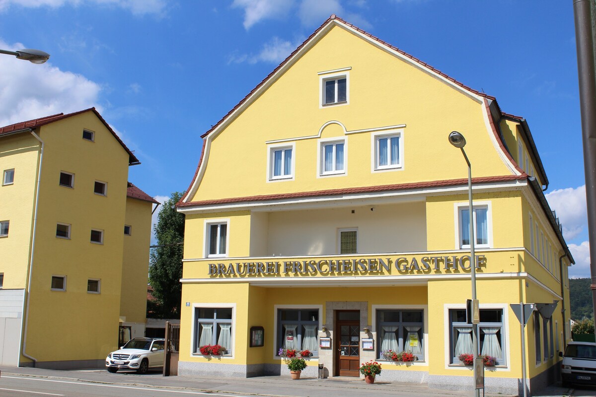 Brauerei und Gasthof Frischeisen （凯尔海姆） ，单人房