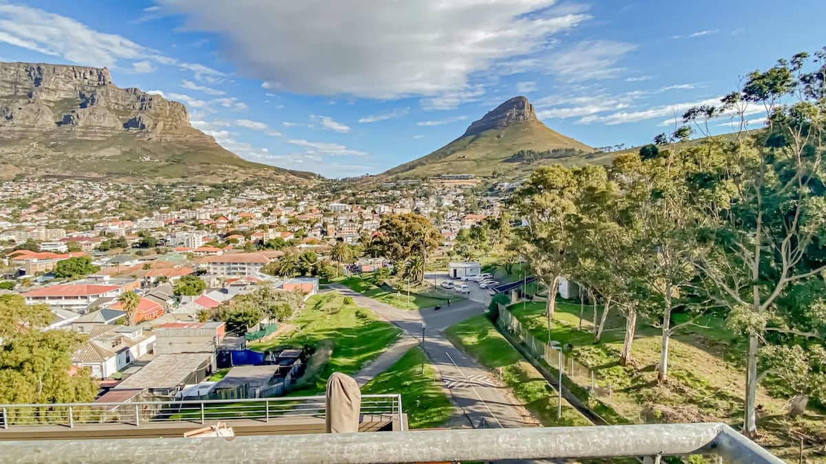 Beautiful Penthouse with Table Mountain Views & Po