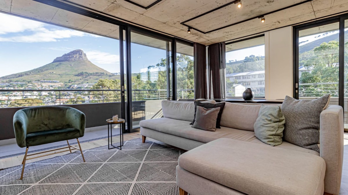 Beautiful Penthouse with Table Mountain Views & Po