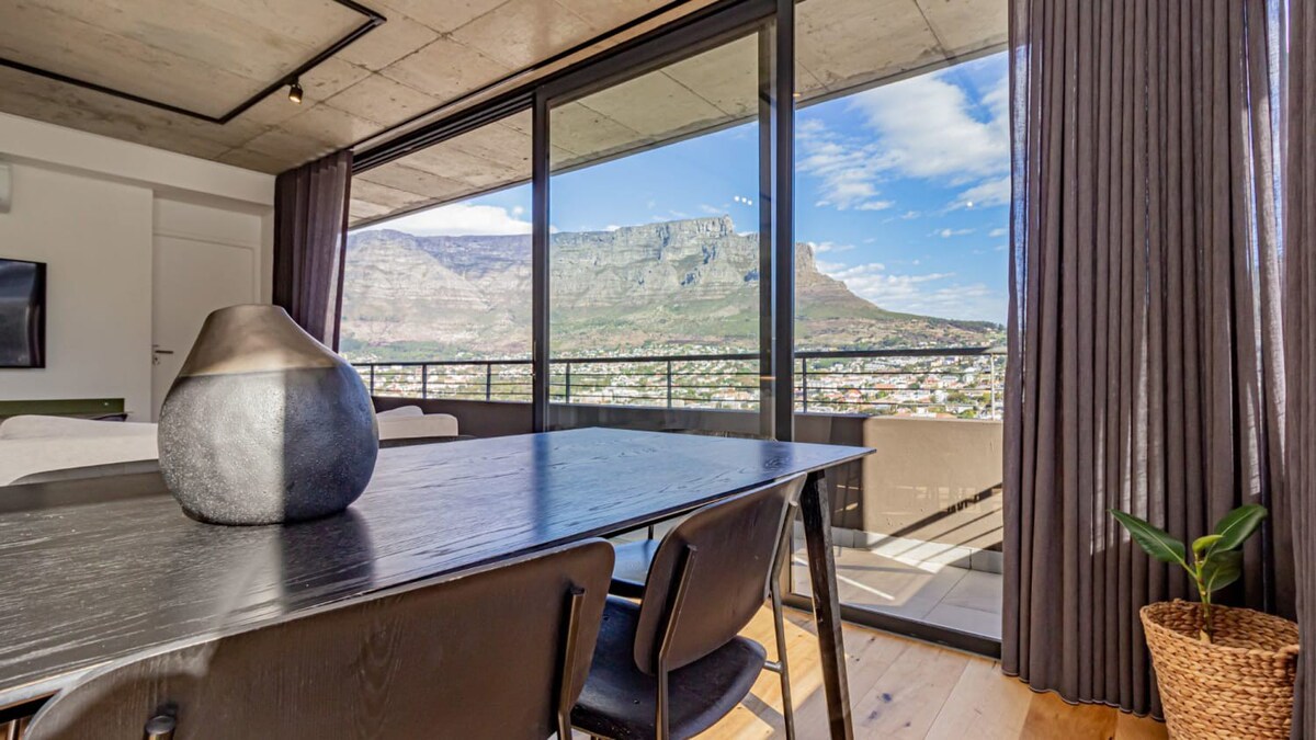 Beautiful Penthouse with Table Mountain Views & Po